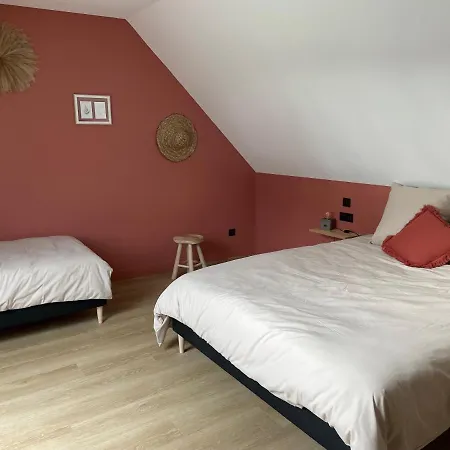 Les Pins Qui Chuchotent